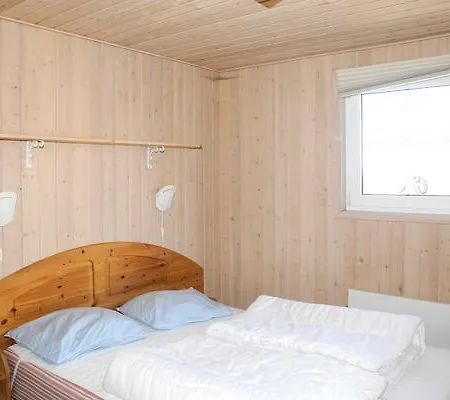 Six-bedroom Holiday In 5 Ferienhaus Blåvand